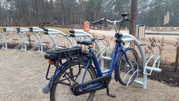 inschakelen Keelholte verstoring Laad uw elektrische fiets op in het centrum van het Park — Park Hoge Veluwe